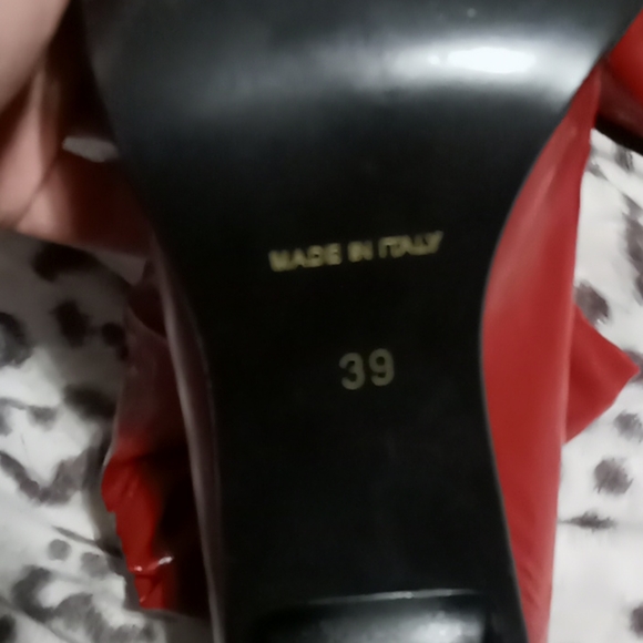 Shoes - Picture 6 of 8